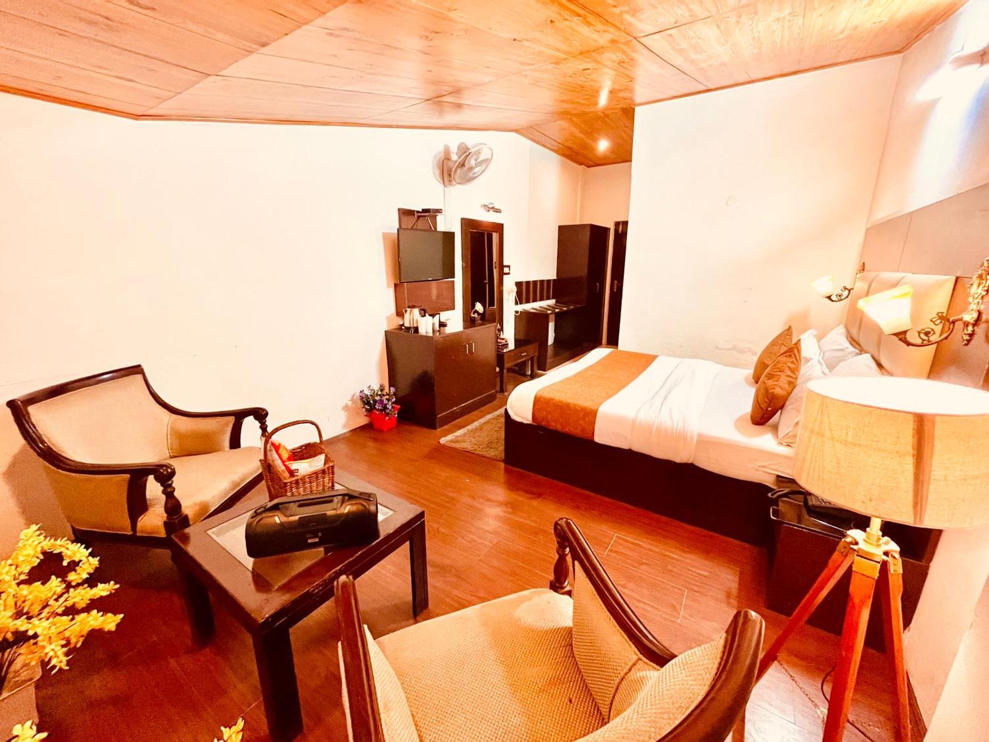Hotel The North Wind In City Center, Manali Exterior foto
